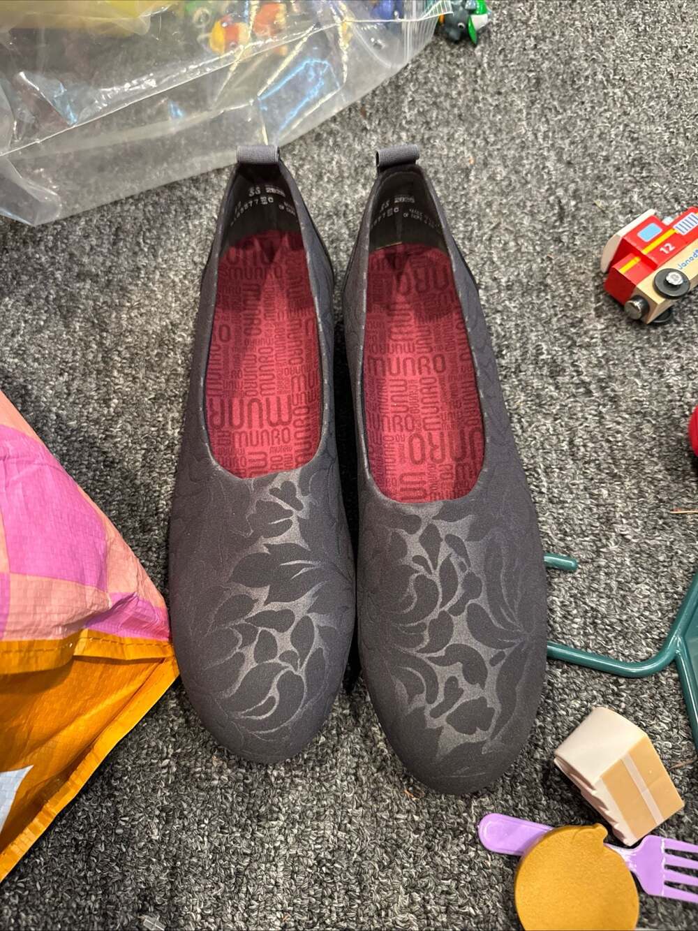 Munro Black Floral Print Slip-On Flats Size 12